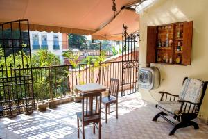 a patio with a table and chairs on a balcony at Rio Antigo in Rio de Janeiro