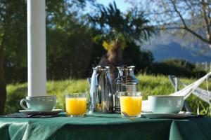 a table topped with glasses of orange juice at Hotel Rural Cuartamenteru in Po