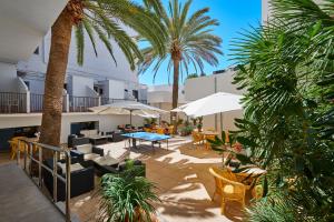 Patio nebo venkovní prostory v ubytování Hotel Moré