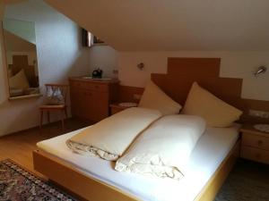 Кровать или кровати в номере Haus Holzer