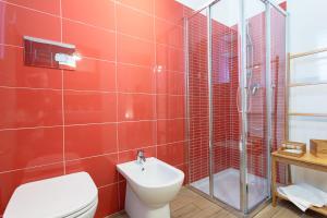 Kúpeľňa v ubytovaní 6Venti close to the beach of Marina di Modica,5 minutes walking distance about