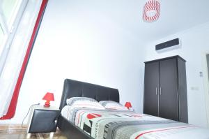 a bedroom with a bed and a black cabinet at Appart Clim Wifi 700m de la Plage in Saïdia