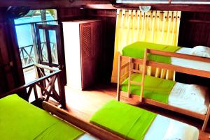 Tempat tidur dalam kamar di Hotel Utüane