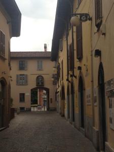ローにあるIl Giardino Segretoの旧市街の路地