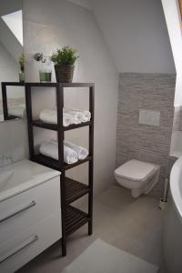 A bathroom at Saint Michael - Garni Hotel