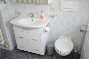 Kúpeľňa v ubytovaní Emily Elisa Traum Ferienwohnung mit atemberaubenden Seeblick
