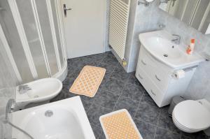 Kúpeľňa v ubytovaní Emily Elisa Traum Ferienwohnung mit atemberaubenden Seeblick