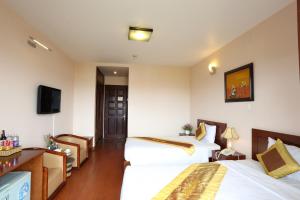 TV a/nebo společenská místnost v ubytování Ky Hoa Hotel Da Lat