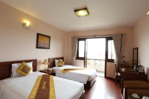 Postel nebo postele na pokoji v ubytování Ky Hoa Hotel Da Lat