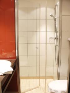 Et badeværelse på iQ-Hotel Ulm