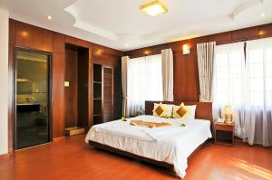 Postel nebo postele na pokoji v ubytování Ky Hoa Hotel Da Lat