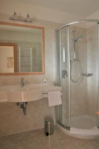 Vannituba majutusasutuses Garni Hotel Am Meilenstein