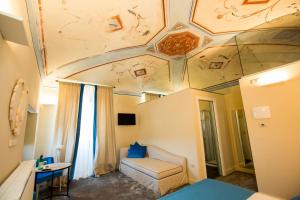 TV a/nebo společenská místnost v ubytování Palazzo Franceschini + 37 fotografií