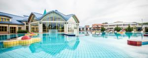 Bazén v ubytování Vitalmed Hotel Sárvár nebo v jeho okolí
