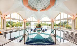 Bazén v ubytování Vitalmed Hotel Sárvár nebo v jeho okolí