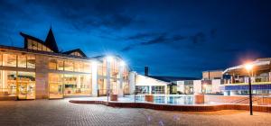 Bazén v ubytování Vitalmed Hotel Sárvár nebo v jeho okolí