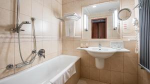 Koupelna v ubytování Vitalmed Hotel Sárvár
