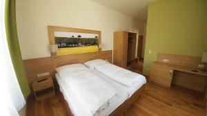 A bed or beds in a room at Weinhotel Rieder