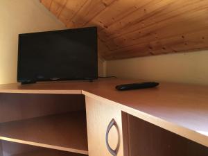 Televízia a/alebo spoločenská miestnosť v ubytovaní J&M privat