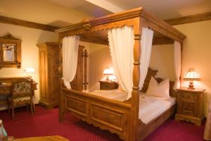Postel nebo postele na pokoji v ubytování Hotel zur Post + 36 fotografií