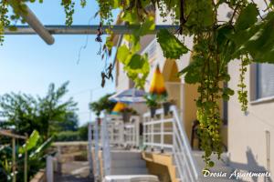 Balkón nebo terasa v ubytování Drosia Apartments