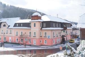 Frühstückspension Gasthof Gesslbauer að vetri til