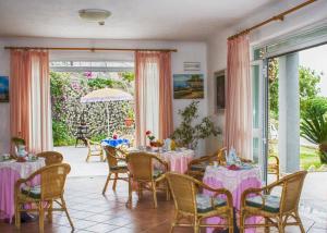 Ein Garten an der Unterkunft Hotel Villa Rita