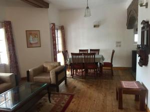 Posezení v ubytování Birdwood Cottages