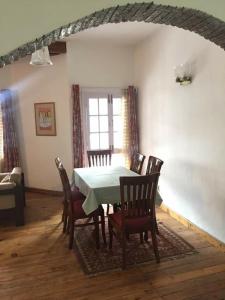 Posezení v ubytování Birdwood Cottages