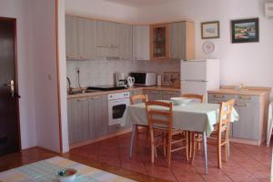Kuchyň nebo kuchyňský kout v ubytování Apartment Branko with free parking