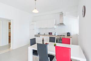 Kuchyň nebo kuchyňský kout v ubytování Apartments Miro