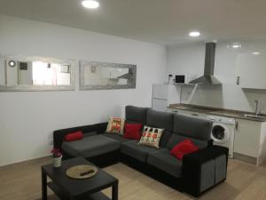 a living room with a couch and a kitchen at London - LA COLINA in San Miguel de Meruelo