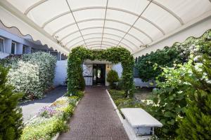 a conservatory with a bench in a garden at Hotel Giulietta e Romeo in Casal Palocco