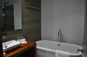 Ένα μπάνιο στο AMD Hotel