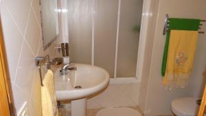 Koupelna v ubytování Vivienda Vacacional "La Sanjora" + 15 fotografií