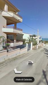 アルカモ・マリーナにあるProfumo di Mare new 2023の家と通りの景色
