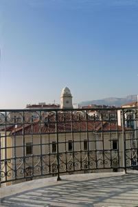 Een balkon of terras bij Hôtel Amirauté