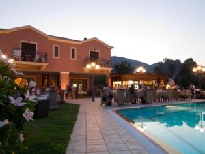 Bazén v ubytování Melidron Hotel nebo v jeho okolí