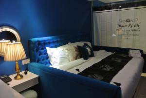 Postel nebo postele na pokoji v ubytování 1 Day Car Hotel Station 18