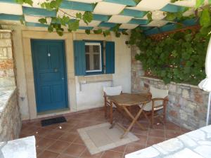 Gallery image of ARONIS Studios in Kapsali