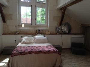 Postel nebo postele na pokoji v ubytování studio avec terrasse Abbaye d'Aiguevive