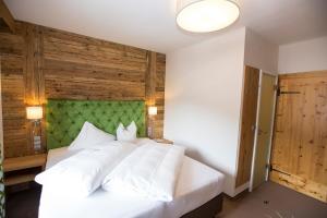Hotel zum Weissensee客房内的一张或多张床位