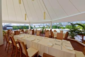 Um restaurante ou outro lugar para comer em Safari Island