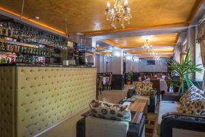 Lounge nebo bar v ubytování Hotel Foisor