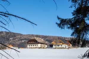 Loodusmaastik talumajutuse lähedal