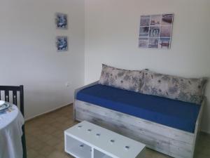En eller flere senger på et rom på Platanos Apartment