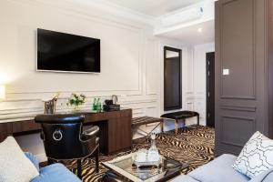 TV a/nebo společenská místnost v ubytování Hotel Mansor