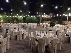 A restaurant or other place to eat at Casale Sombrino