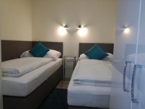 Postel nebo postele na pokoji v ubytování garni Hotel S.O.G.* * *
