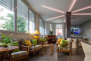 TV a/nebo společenská místnost v ubytování Hotel Ambassador
